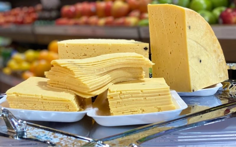 زي المصانع.. طريقة عمل الجبنة الرومي بمقادير وقوام مظبوط وبدون تكلفة