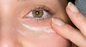 وصفات منزلية لعلاج الجلد الجاف حول العين بسرعة بطريقة آمنة
